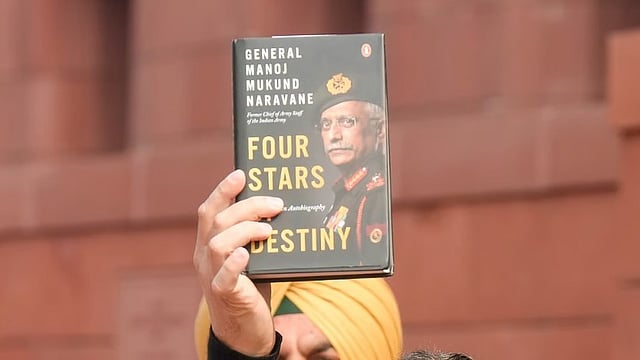 നരവനെ പുസ്തക വിവാദം; പെന്ഗ്വിന് ബുക്സിന് ഡല്ഹി പൊലീസിന്റെ നോട്ടീസ്