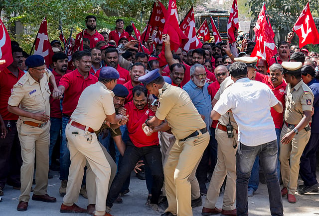 സിഐടിയു, എഐടിയുസി, ഐഎന്ടിയുസി, എച്ച്എംഎസ്, എഐയുടിയുസി, ടിയുസിസി, സേവാ, എഐസിസിടിയു, എല്പിഎഫ്, യുടിയുസി എന്നീ കേന്ദ്ര ട്രേഡ് യൂണിയനുകളുടെ നേതൃത്വത്തിലാണ് പണിമുടക്ക്.