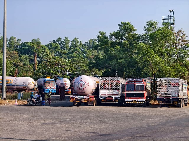 അര്ധരാത്രി മുതല് 24 മണിക്കൂറാണ് പണിമുടക്ക്.