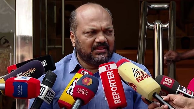 'ബംഗാളിലേത് വലിയ കൊള്ള എന്നാണ് രാഹുല് പറഞ്ഞത്; രത്തന് ഖേല്ക്കറിന്റെ നിയമനം ഗൗരവമുള്ള പ്രശ്നം'