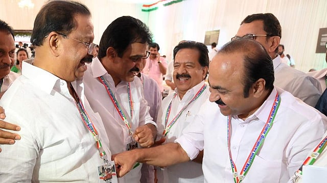തെരഞ്ഞെടുപ്പിനായി പ്രചാരണം ശക്തമാക്കും; വീടുകള് കയറാന് കോണ്ഗ്രസ്, ലഘുലേഖകള് വിതരണം ചെയ്യും