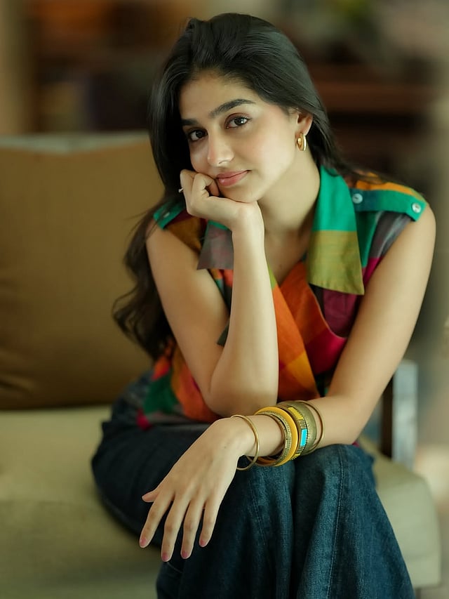 ബാലതാരമായി എത്തി, പിന്നീട് നായികയായി