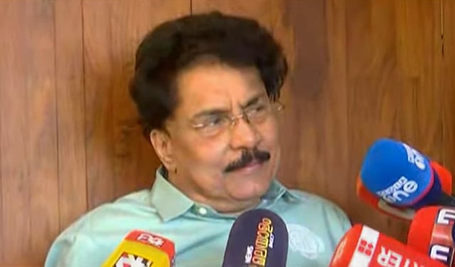 'നാളെത്തെ കാര്യം ഇപ്പോള് പറയാന് പറ്റില്ല; ഒരു യുഡിഎഫ് നേതാവുമായും ചര്ച്ച നടത്തിയിട്ടില്ല; രാജി സ്വന്ത ഇഷ്ടപ്രകാരം'