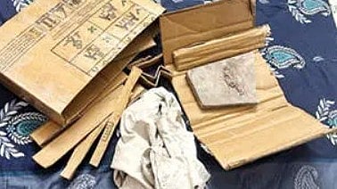 ആമസോണിൽ 56,000 രൂപയുടെ ലാപ്ടോപ്പ് ഓർഡർ ചെയ്തു; കിട്ടിയത് മാർബിൾ കഷ്ണം, പഴന്തുണി!