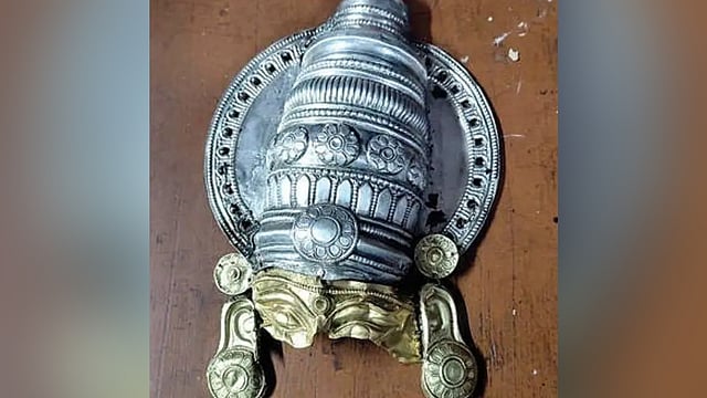 നെടുങ്ങാല്‍ ശ്രീകൃഷ്ണ ക്ഷേത്രത്തില്‍ സ്വര്‍ണമുഖാഭരണം ഒടിച്ചുമാറ്റിയ നിലയില്‍, കേസെടുത്ത് പൊലീസ് 
