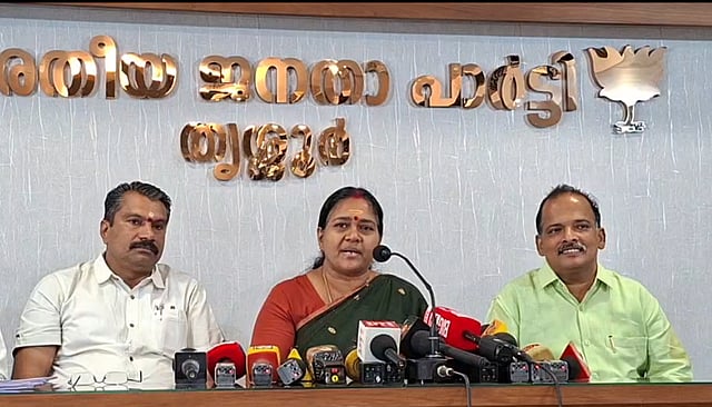 അമേരിക്കന് കമ്പനിയില് നിന്ന് സിപിഎം നാലുകോടി സംഭാവന വാങ്ങി; കേരളത്തിലെ ആരോഗ്യ രംഗം തകര്ത്തു; ആരോപണവുമായി ശോഭ സുരേന്ദ്രന്