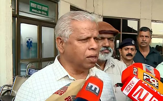'മന്ത്രി മരിച്ചെന്ന സന്ദേശം നല്കി റീത്ത് വച്ചു; പിടിച്ചുമാറ്റിയതു കൊണ്ടാണ് മന്ത്രിയെ കൊല്ലാതിരുന്നത്; ആ ദൃശ്യങ്ങള് അധികം പുറത്തുവന്നിട്ടില്ല'