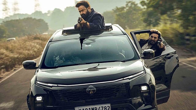 ലാലേട്ടന്റെ കാലിനെ കാലുകൊണ്ട് ലോക്ക് ചെയ്ത് മമ്മൂക്ക, ശ്വാസമടക്കിപ്പിടിച്ച് കണ്ട കാഴ്ച; എല്ലാം 'എഐ മയം' അല്ല കൂട്ടുകാരേ..!