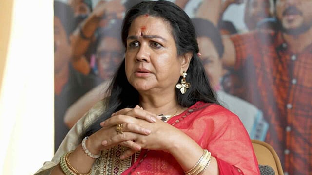 'എന്നെക്കുറിച്ച് കേട്ട ആദ്യ ഗോസിപ്പ്; രക്ഷപ്പെട്ടു, നല്ല ഇമേജാണെന്നായിരുന്നു അമ്മയുടെ പ്രതികരണം'; ഓര്മ പങ്കിട്ട് ഉര്വശി
