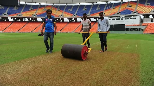 ചുവപ്പും കറുപ്പും നിറഞ്ഞ മണ്ണ്, ബാറ്റർമാർക്ക് തകർക്കാം; മോദി സ്റ്റേഡിയത്തിൽ ഇത്തവണ പുതിയ പിച്ച്