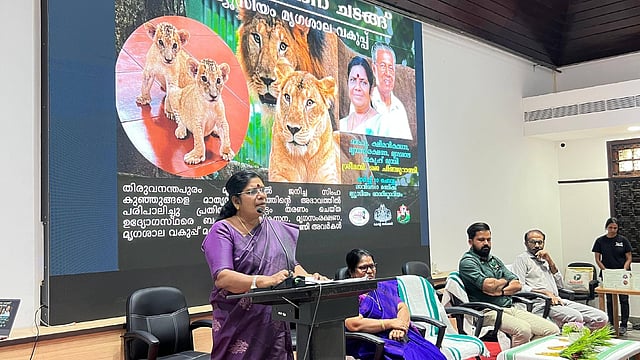 'സിംബയും സൂരിയും' സിംഹകുട്ടികള്; പേരിട്ട് മന്ത്രി