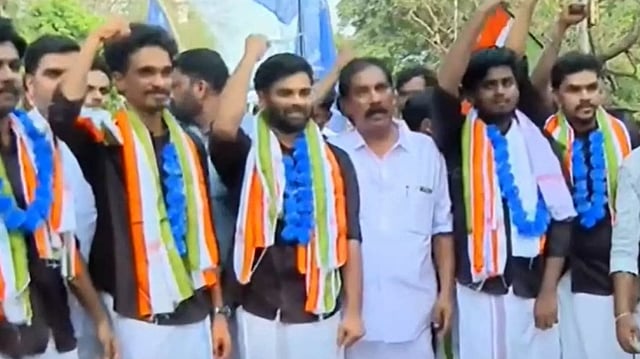 ആരോഗ്യമന്ത്രിക്കെതിരായ പ്രതിഷേധം; കെ എസ് യു പ്രവര്ത്തകര്ക്ക് ജാമ്യം, ജയിലിനുമുന്നില് സ്വീകരണം