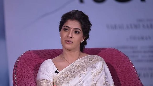'ഫാക്ടറി പോലെ കുട്ടികളെ പെറ്റ് കൂട്ടുന്നു, എന്നിട്ട് സഹായം ചോദിച്ചു വരും'; ചർച്ചയായി വരലക്ഷ്മിയുടെ വാക്കുകൾ