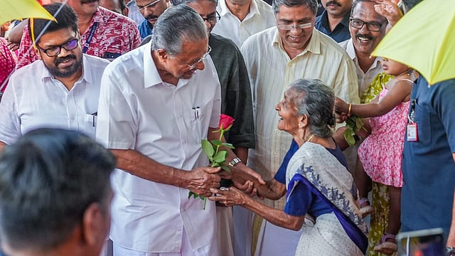 'ഇനിയും വലിയ സ്വപ്‌നങ്ങളുടെ ആകാശങ്ങള്‍ മുന്നിലുണ്ട്'; മൂന്നാം തവണ ജനവിധി തേടി മുഖ്യമന്ത്രി