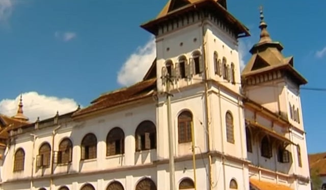 കവടിയാര് കൊട്ടാരത്തില് വന് കവര്ച്ച; രണ്ടു കോടിയുടെ സ്വര്ണാഭരണങ്ങള് മോഷണം പോയതായി പരാതി