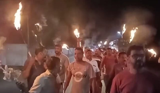 'അല്ലറ ചില്ലറ നേതാവല്ല'; കണ്ണൂരിൽ കെ സുധാകരൻ അനുകൂലികളുടെ പന്തം കൊളുത്തി പ്രകടനം