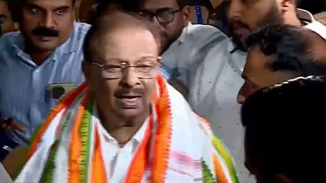 കെ സുധാകരന് കണ്ണൂരില്; വിമാനത്താവളത്തില് സ്വീകരണമൊരുക്കി കോണ്ഗ്രസ് പ്രവര്ത്തകര്