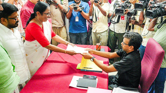 നാമനിര്ദേശ പത്രിക സമര്പ്പിക്കേണ്ട അവസാന ദിനം നാളെ; വോട്ടെടുപ്പിന് ഇനി 18 നാള് മാത്രം