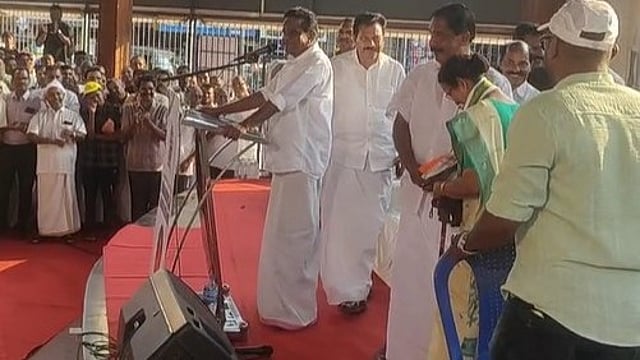 'കുടുംബം പോലും അദ്ദേഹത്തിനോട് ഒപ്പമില്ല'; ടികെ ഗോവിന്ദന്റെ ഭാര്യ രമണി സിപിഎം വിട്ട് കോണ്ഗ്രസ് വേദിയില്