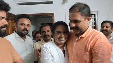ആരോഗ്യ മന്ത്രിക്കെതിരെ മത്സരിക്കുന്ന സ്ഥാനാര്‍ഥിക്ക് പിന്തുണ; അബിന്‍ വര്‍ക്കിക്ക് കെട്ടിവയ്ക്കാനുള്ള തുക കൈമാറി ഉഷ