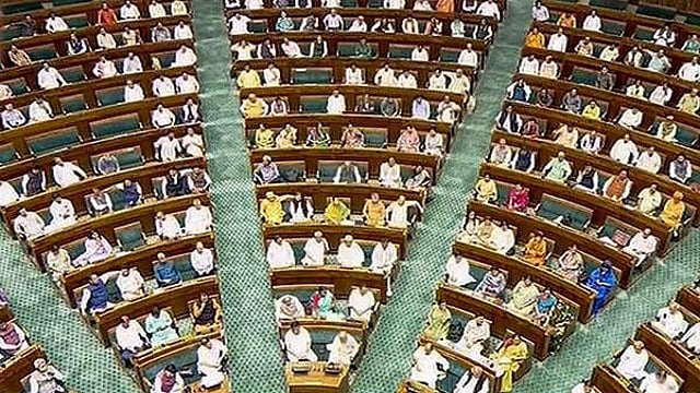 മണ്ഡല പുനര്നിര്ണയം: ലോക്സഭ അംഗസംഖ്യ 850 ആയി വര്ധിപ്പിക്കാന് കേന്ദ്രസര്ക്കാര്, ഡിലിമിറ്റേഷന് കമ്മിറ്റി രൂപീകരിക്കും
