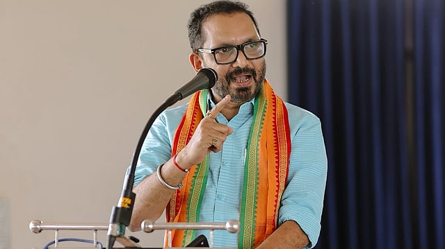 മഞ്ചേശ്വരത്തെ യുഡിഎഫ് സ്ഥാനാര്ഥിക്കെതിരെ പരാതിയുമായി കെ സുരേന്ദ്രന്