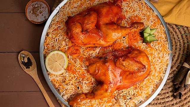 മണിക്കൂറുകളോളം കനൽച്ചൂടിൽ വേവിച്ചടുക്കുന്ന വിഭവം, മന്തി ആരോ​ഗ്യത്തിന് നല്ലതാണോ?