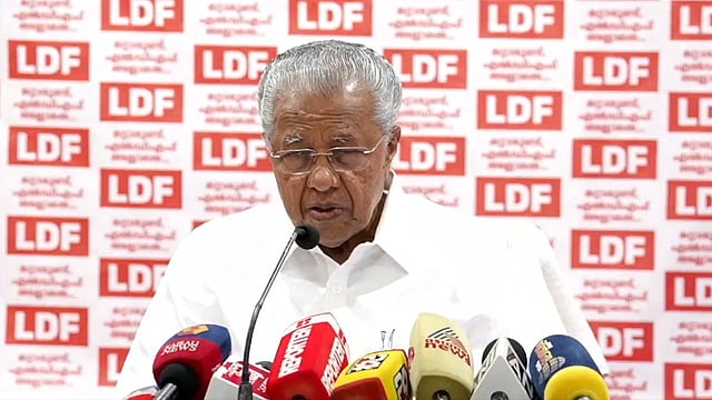 ചില്ലറ വോട്ടിനും നാലു സീറ്റിനും വേണ്ടി ഞങ്ങള് രാഷ്ട്രീയ ചെറ്റത്തരം കാട്ടില്ല; സതീശന് ശുദ്ധ അസംബന്ധം പറയാന് മടിയില്ലാത്തയാള്: പിണറായി വിജയന്