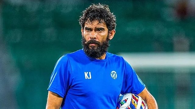 സെക്യൂരിറ്റി ഡിപ്പോസിറ്റ് അടച്ചില്ല, കലൂർ സ്റ്റേഡിയത്തിൽ നാടകീയ രംഗങ്ങൾ, വാർത്തസമ്മേളനത്തിനെത്തിയ ഇന്ത്യൻ പരിശീലകനെ പുറത്താക്കി ജിസിഡിഎ