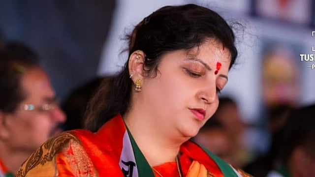 വിവാദ ആള്ദൈവുമായി ബന്ധം; രുപാലി എന്സിപി വനിത അധ്യക്ഷ സ്ഥാനം രാജിവെച്ചു
