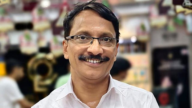 'പോറ്റിയേ കേറ്റിയേ' പാടി പ്രചാരണം:  യുഡിഎഫ് സ്ഥാനാര്‍ഥിക്കെതിരെ തെരഞ്ഞെടുപ്പ് കമ്മീഷന് പരാതി;  ഇനിയും പാടുമെന്ന് പഴകുളം മധു