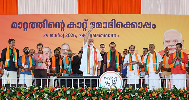 ഇനി കേരളം മാറ്റത്തിന്റെ പാതയിലാണെന്ന് പാലക്കാട് കോട്ടമൈതാനത്ത് നടന്ന എൻഡിഎയുടെ തെരഞ്ഞെടുപ്പ് പൊതുസമ്മേളനത്തിൽ പ്രധാനമന്ത്രി പറഞ്ഞു.