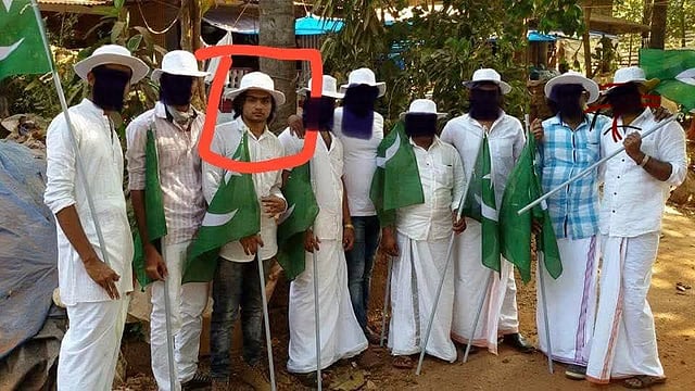 ലീഗ് പതാകയുമായി മുൻ എംഎസ്എഫ് പ്രവർത്തകനായ മുഹമ്മദ് റോഷൻ