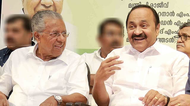 നിമിഷങ്ങളെണ്ണി കാത്തിരിപ്പ്; കോണ്‍ഗ്രസ് നേതാക്കള്‍ തലസ്ഥാനത്ത്, മുഖ്യമന്ത്രി കണ്ണൂരില്‍