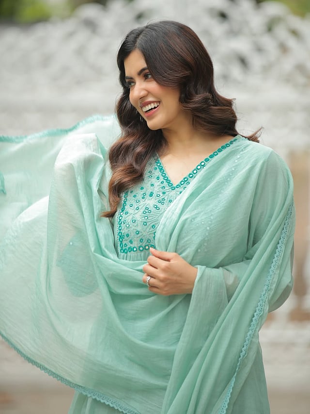 ആരാധകരുടെ മനം കവർന്ന് താരസുന്ദരി