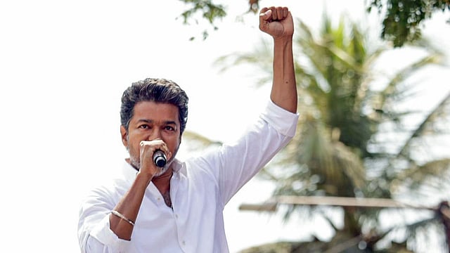 വിജയ്യുടെ സത്യവാങ്മൂലത്തില് വൈരുദ്ധ്യം; അയോഗ്യനാകുമെന്നായപ്പോള് തിരുത്തല്