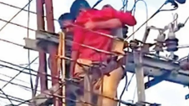 ഭാര്യ പിണങ്ങിപ്പോയി, ട്രാന്സ്ഫോര്മറിന് മുകളില് കയറി ആത്മഹത്യാ ഭീഷണിയുമായി യുവാവ്; ഒടുവില് കേസ്