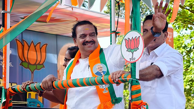 എൽഡിഎഫും യുഡിഎഫും അധികാരത്തിലെത്തിയാൽ ലൗ ജിഹാദ് നടപ്പാക്കും; വിവാദ പ്രസംഗവുമായി പി കെ കൃഷ്ണദാസ്