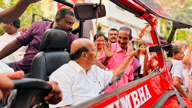 പണം മകന്റെ അക്കൗണ്ടിലേക്ക് മാറ്റി; ആസ്തി വിവരങ്ങള് തെറ്റായി നല്കി; ജി സുധാകരനെതിരെ തെരഞ്ഞെടുപ്പ് കമ്മീഷന് പരാതി