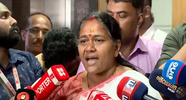 എല്ലാം മുന്കൂട്ടി തയ്യാറാക്കിയ തിരക്കഥ, ദൃശ്യങ്ങളിലുള്ള സ്ത്രീയെ അറിയില്ല; ആരോപണത്തില് മറുപടിയുമായി ശോഭ സുരേന്ദ്രന്