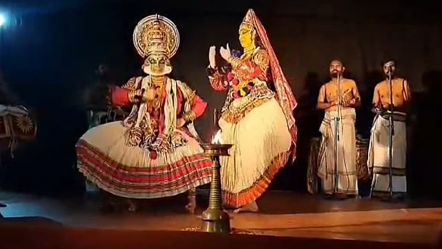കല്യാണസൗഗന്ധികം പകർന്നാടി ഇറ്റാലിയന് കലാകാരൻമാർ, മൂന്ന് വർഷത്തെ പരിശീലനത്തിനൊടുവിൽ അരങ്ങേറ്റം