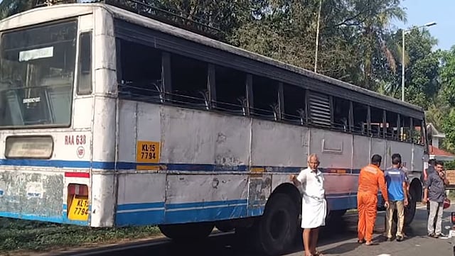 KSRTC bus fire in Koodathai, Thamarasherry