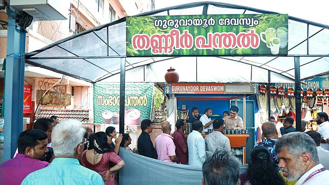 ദിവസവും പതിനാല് കാന് തൈര്; വേനല് ചൂടില് ഭക്തര്ക്ക് ദാഹമകറ്റാന് ഗുരുവായൂരില് തണ്ണീര് പന്തല്