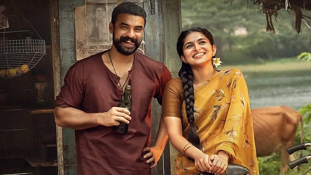 ഇനി രണ്ട് നാൾ കൂടി; ടൊവിനോയുടെ മാസ് ആക്ഷൻ ചിത്രം 'പള്ളിച്ചട്ടമ്പി' തിയറ്ററുകളിലേക്ക്