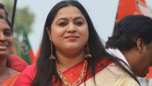 'അന്ധമായ വിപ്ലവം, അന്ധമായ മതം'; കേരളത്തിൽ വികസനമില്ലാത്ത രണ്ട് ജില്ലയെക്കുറിച്ച് ലക്ഷ്മിപ്രിയ
