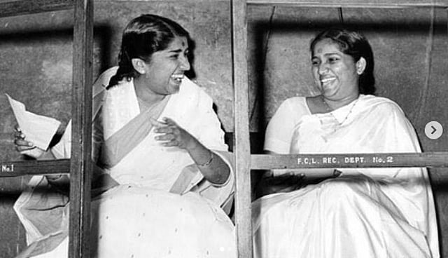 ആശാ ഭോസ്ലെ ലതാ മങ്കേഷ്കര്ക്കൊപ്പം