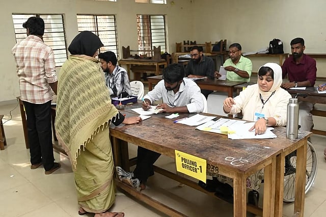 അന്തിമ പോളിങ് കണക്കുകള് പുറത്തുവിടാതെ തെരഞ്ഞെടുപ്പ് കമ്മീഷന്, സുതാര്യത ഉറപ്പാക്കണമെന്ന് പ്രതിപക്ഷ നേതാവ്