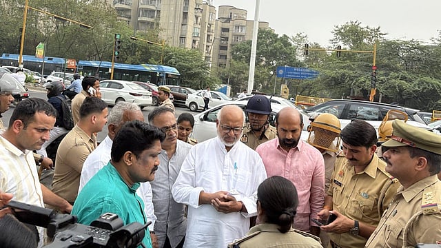 UP Police block CPM delegation on their way to Noida