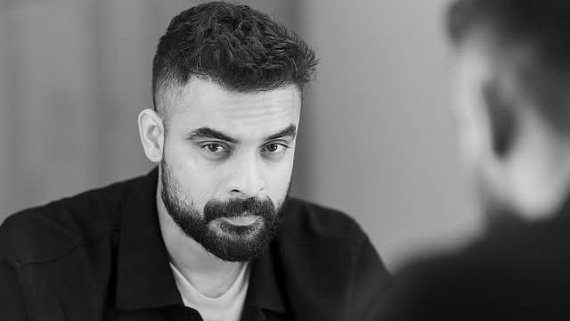 'പഞ്ഞി മൂക്കിൽ വയ്ക്കണോ ചെവിയിൽ വയ്ക്കണോ എന്ന സംശയമായിരുന്നു'; ആദ്യമായി ബിസിനസ് ക്ലാസിൽ യാത്ര ചെയ്തതിനെക്കുറിച്ച് ടൊവിനോ