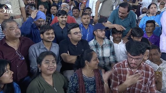 ഗാലറിയിൽ ഇരുന്ന് ഐപിഎൽ കണ്ട് ജയ് ഷായും ​ഗാം​ഗുലിയും; അമ്പരപ്പ്, കൈയടി 